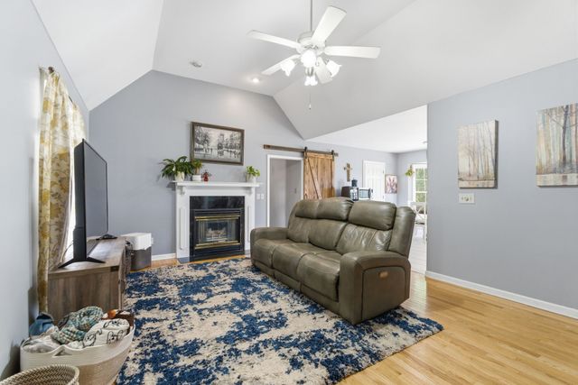 1050 Brinkley Rd, Murfreesboro, TN 37128