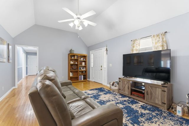 1050 Brinkley Rd, Murfreesboro, TN 37128