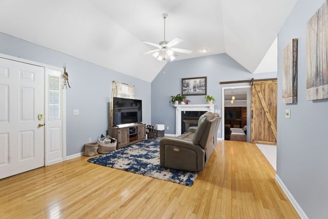 1050 Brinkley Rd, Murfreesboro, TN 37128