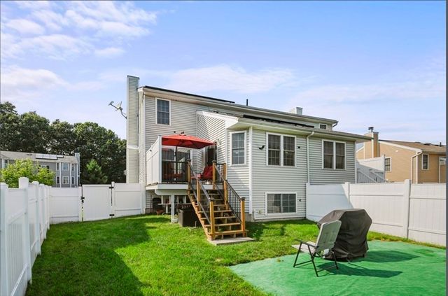 66 Ledgecrest Drive, Worcester, MA 01603