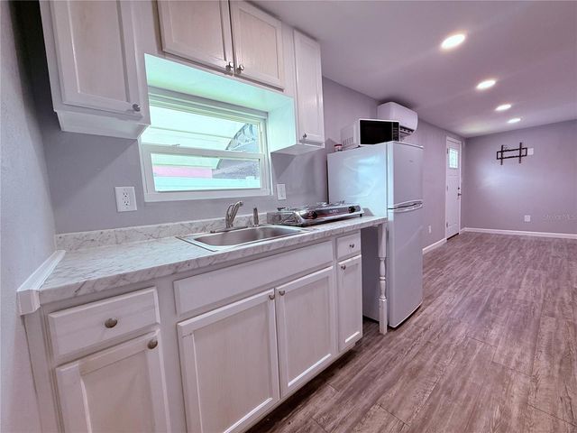 4514 W FERN STREET, Tampa, FL 33614