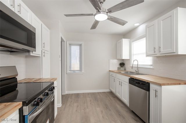 877 N Firestone Boulevard, Akron, OH 44306