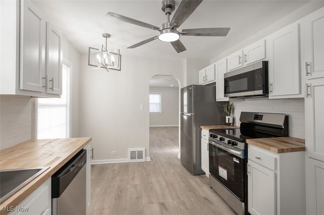 877 N Firestone Boulevard, Akron, OH 44306