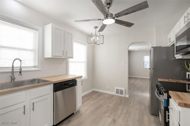 877 N Firestone Boulevard, Akron, OH 44306