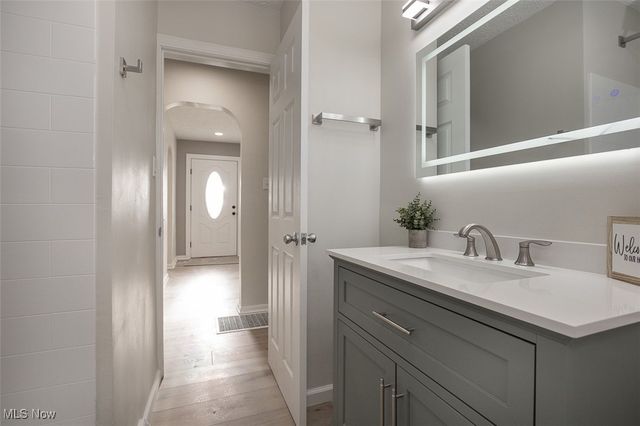 877 N Firestone Boulevard, Akron, OH 44306