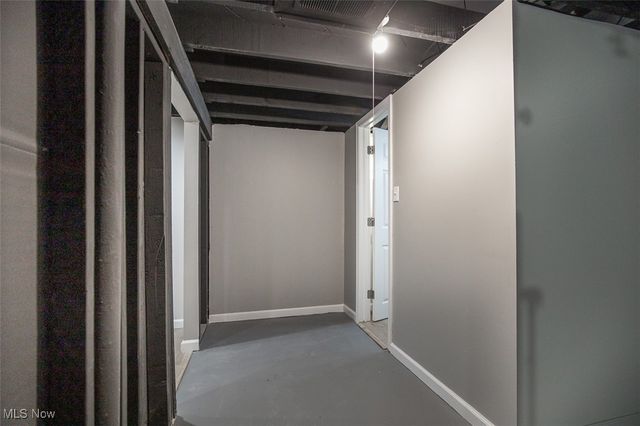 877 N Firestone Boulevard, Akron, OH 44306