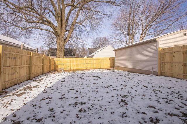 877 N Firestone Boulevard, Akron, OH 44306