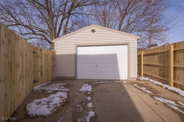 877 N Firestone Boulevard, Akron, OH 44306