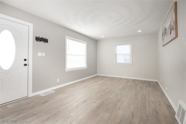 877 N Firestone Boulevard, Akron, OH 44306