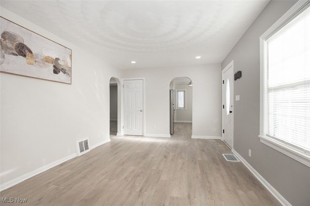 877 N Firestone Boulevard, Akron, OH 44306