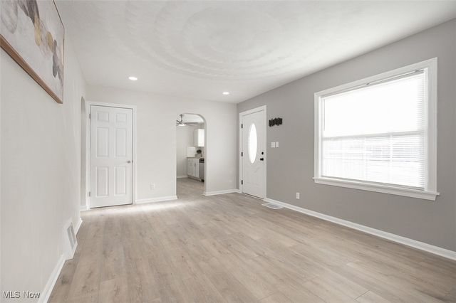 877 N Firestone Boulevard, Akron, OH 44306