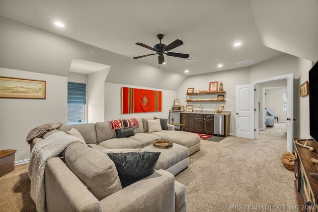 6623 E 134th Place S, Bixby, OK 74008