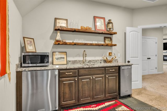 6623 E 134th Place S, Bixby, OK 74008