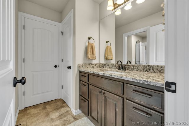 6623 E 134th Place S, Bixby, OK 74008