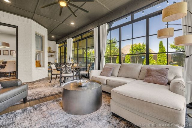 6623 E 134th Place S, Bixby, OK 74008