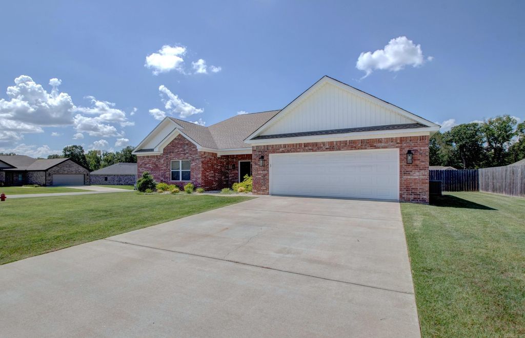 1 Oaks Lane, Greenbrier, AR 72058