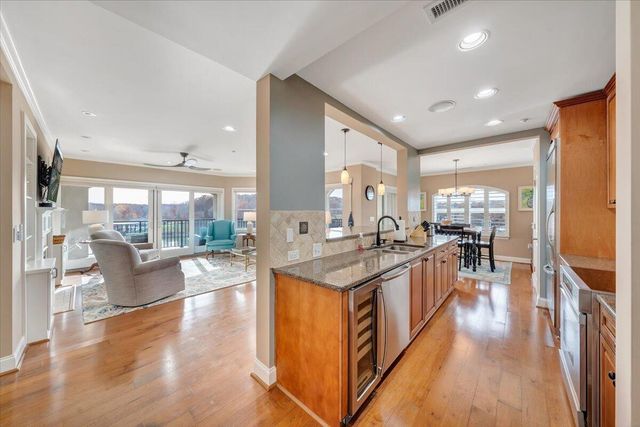 100 Bridgewater Pointe Pl Unit 601, Moneta, VA 24121