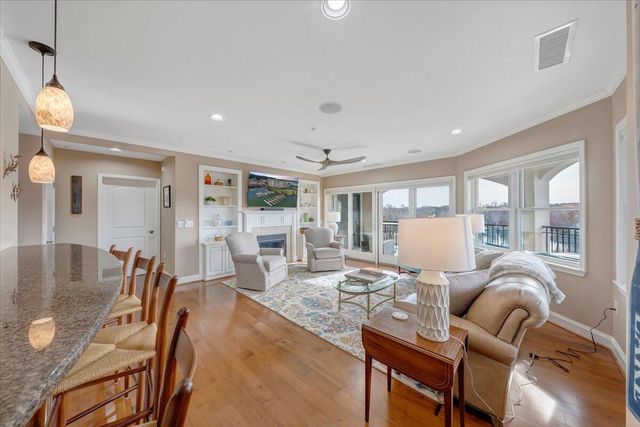 100 Bridgewater Pointe Pl Unit 601, Moneta, VA 24121