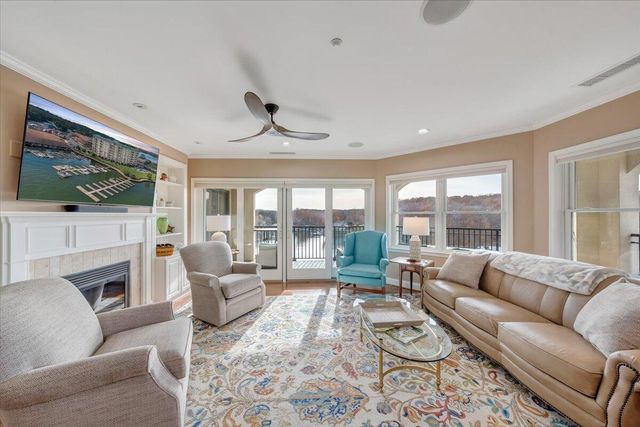 100 Bridgewater Pointe Pl Unit 601, Moneta, VA 24121