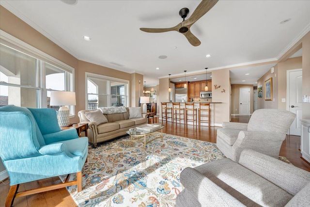 100 Bridgewater Pointe Pl Unit 601, Moneta, VA 24121