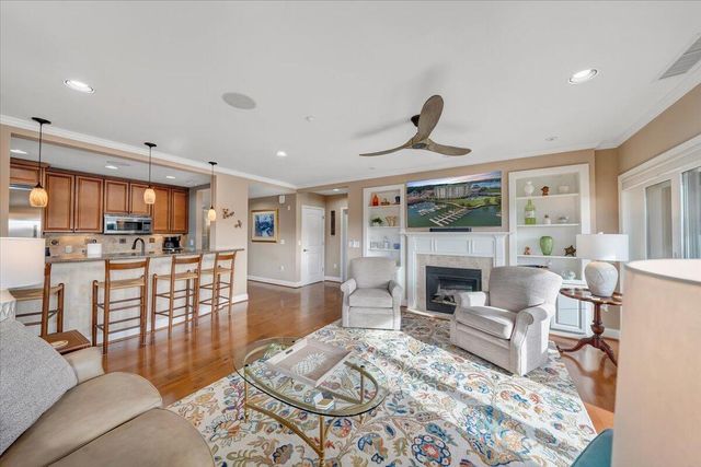 100 Bridgewater Pointe Pl Unit 601, Moneta, VA 24121