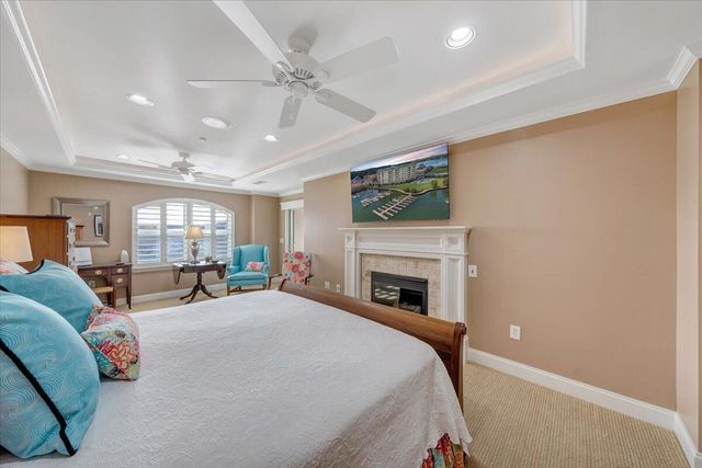 100 Bridgewater Pointe Pl Unit 601, Moneta, VA 24121