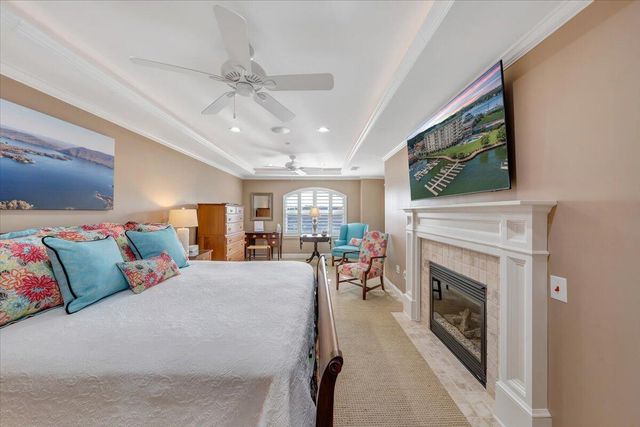 100 Bridgewater Pointe Pl Unit 601, Moneta, VA 24121