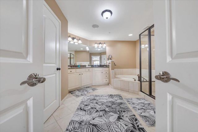 100 Bridgewater Pointe Pl Unit 601, Moneta, VA 24121