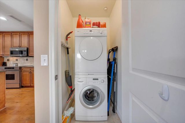 100 Bridgewater Pointe Pl Unit 601, Moneta, VA 24121