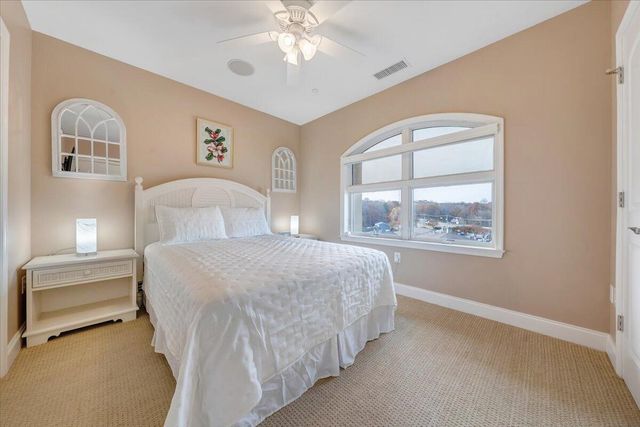 100 Bridgewater Pointe Pl Unit 601, Moneta, VA 24121