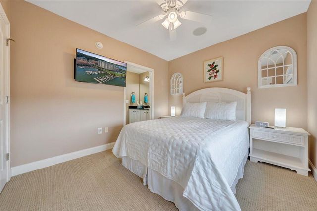 100 Bridgewater Pointe Pl Unit 601, Moneta, VA 24121