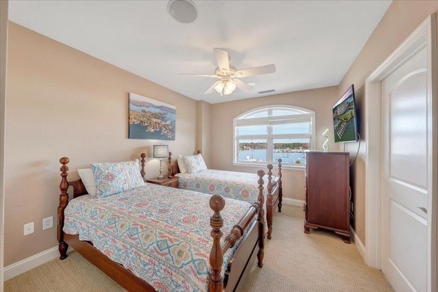 100 Bridgewater Pointe Pl Unit 601, Moneta, VA 24121