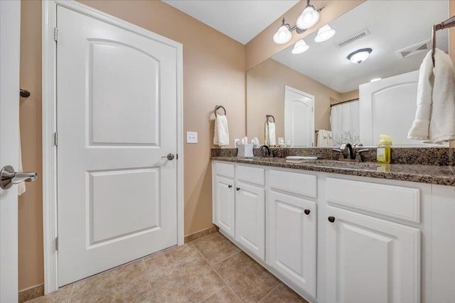 100 Bridgewater Pointe Pl Unit 601, Moneta, VA 24121