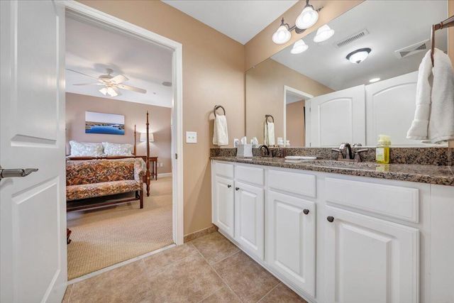 100 Bridgewater Pointe Pl Unit 601, Moneta, VA 24121