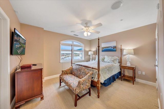 100 Bridgewater Pointe Pl Unit 601, Moneta, VA 24121