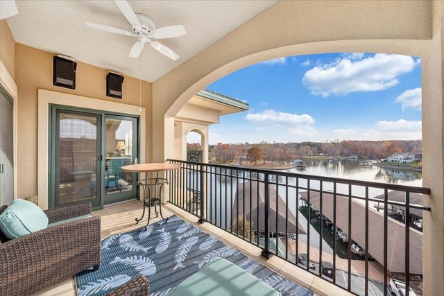 100 Bridgewater Pointe Pl Unit 601, Moneta, VA 24121