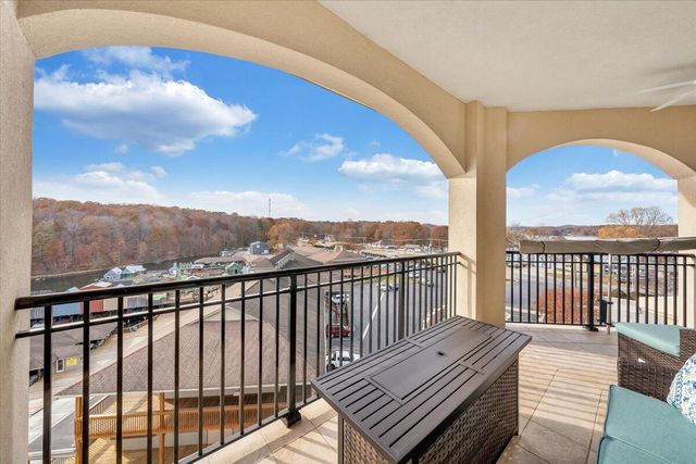 100 Bridgewater Pointe Pl Unit 601, Moneta, VA 24121