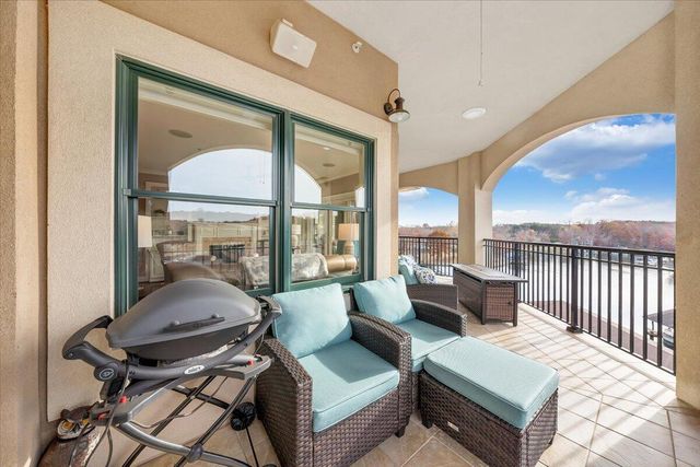 100 Bridgewater Pointe Pl Unit 601, Moneta, VA 24121