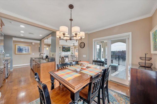 100 Bridgewater Pointe Pl Unit 601, Moneta, VA 24121