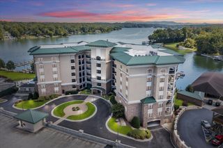 100 Bridgewater Pointe Pl Unit 601, Moneta, VA 24121