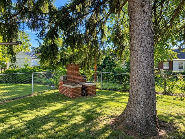 19576 Dresden Street, Detroit, MI 48205