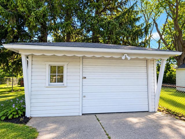 19576 Dresden Street, Detroit, MI 48205