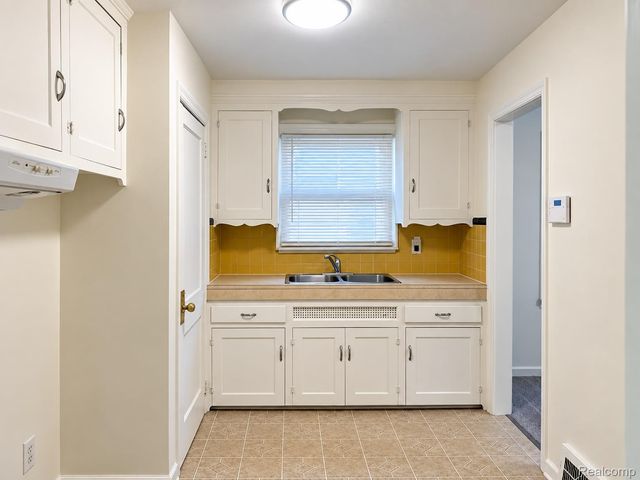 19576 Dresden Street, Detroit, MI 48205