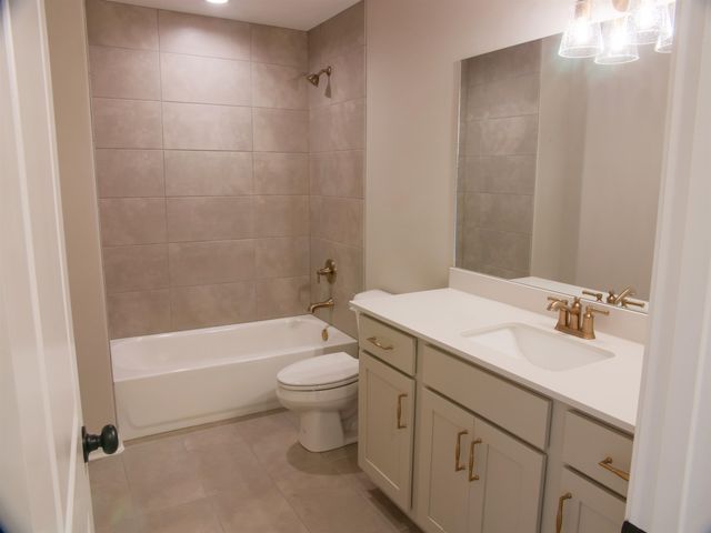 9568 GRAYS HOLLOW DR S, Cordova, TN 38018