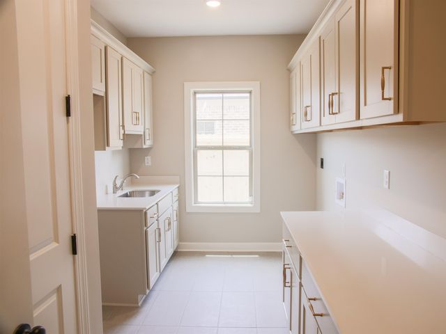 9568 GRAYS HOLLOW DR S, Cordova, TN 38018