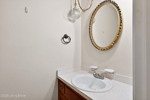 1205 Glenwood Dr, Radcliff, KY 40160