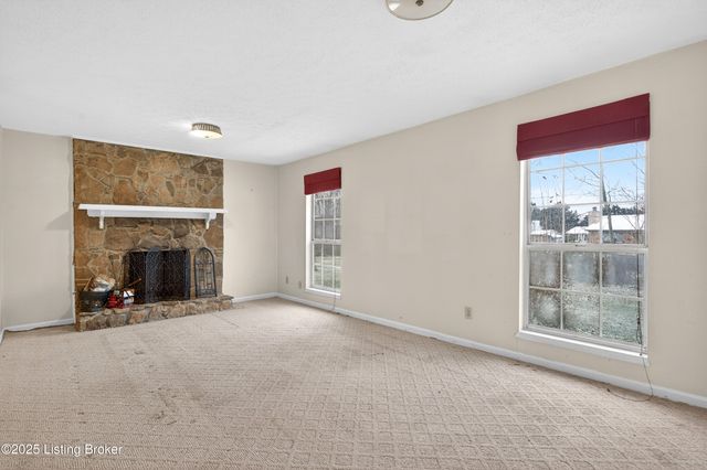 1205 Glenwood Dr, Radcliff, KY 40160