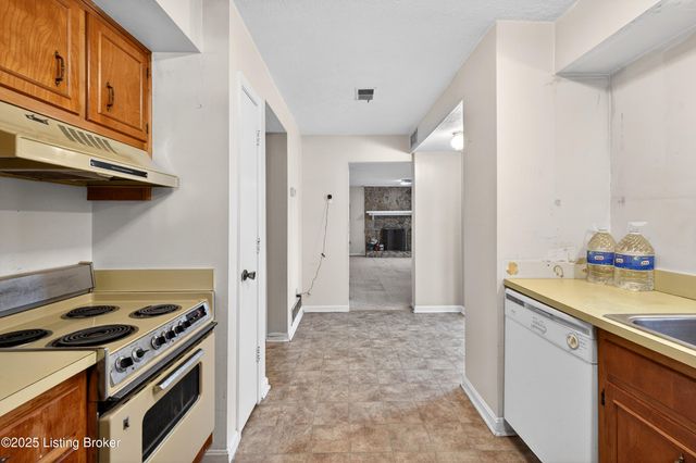 1205 Glenwood Dr, Radcliff, KY 40160