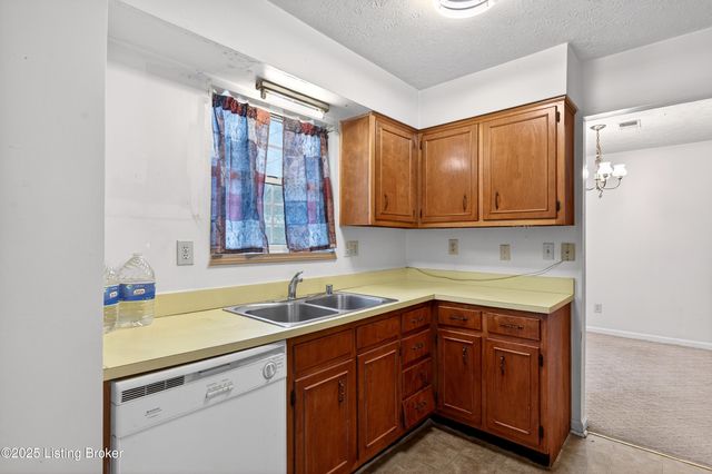 1205 Glenwood Dr, Radcliff, KY 40160