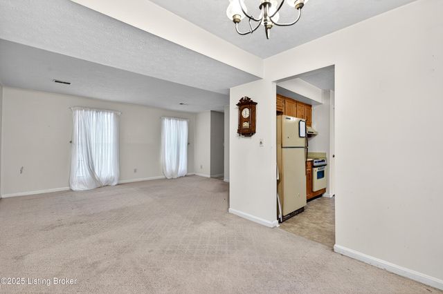 1205 Glenwood Dr, Radcliff, KY 40160